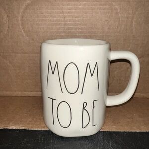 Rae Dunn White 'Mom To Be' Mug
